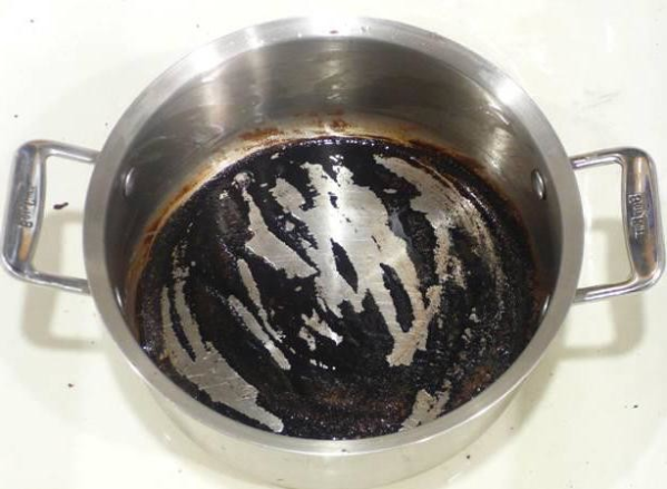 Как отмыть пригоревшую кастрюлю?