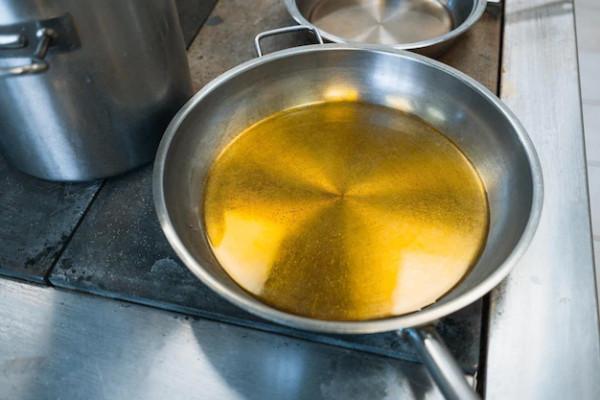 Алюминиевая сковорода — как прокалить, почистить от нагара и сохранить блеск