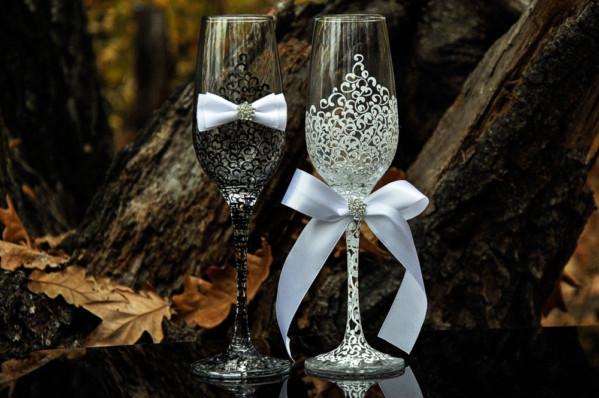 Свадебные бокалы — это символ любви